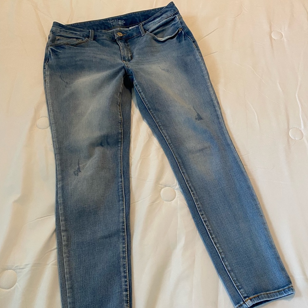 TIME AND TRU High Rise Skinny Jeans ~ Faded, slightly Distressed⚡️